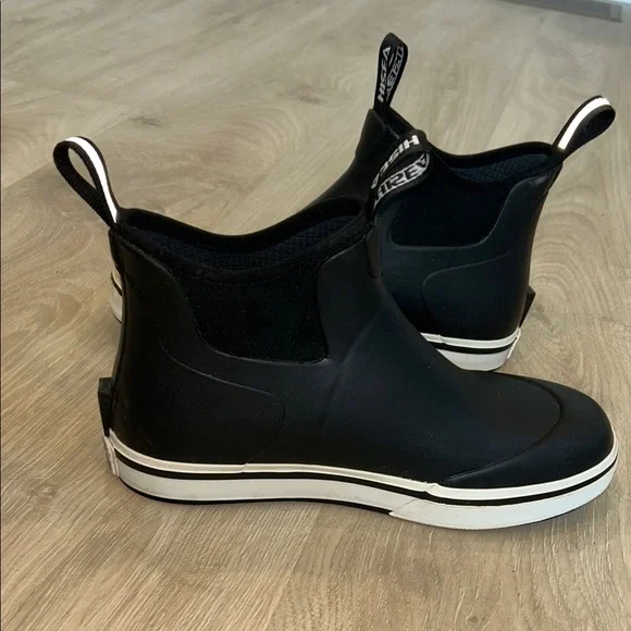 HISEA Black Slip-On Rain Fishing Boots - Picture 4 of 5